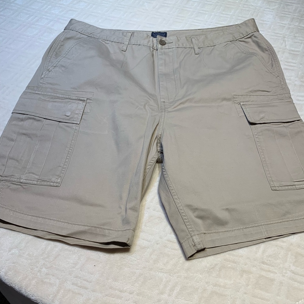 Levi's Men's Beige Cargo Shorts